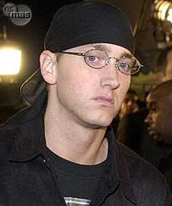 **EMINEN tiene hermana ?**